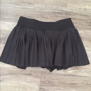 Lululemon pleat to street skirt• size 6